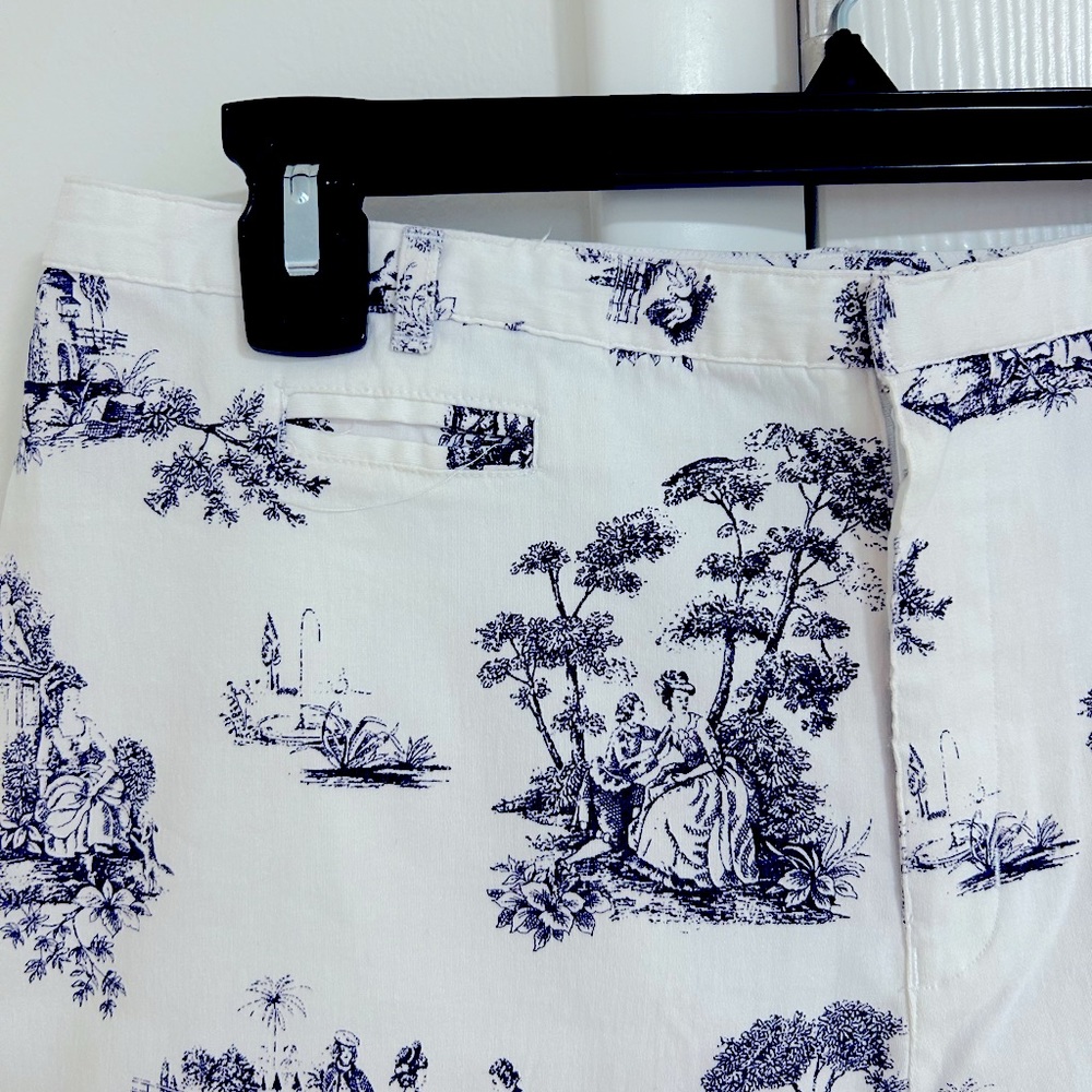 Blue & White Toile Print Capri Trousers